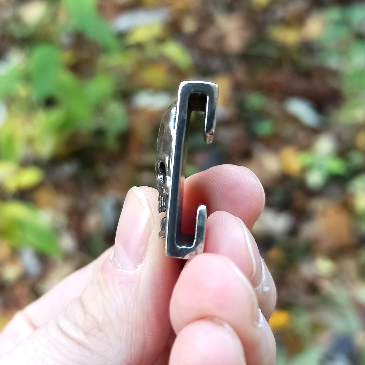 Людський череп молле кліпса