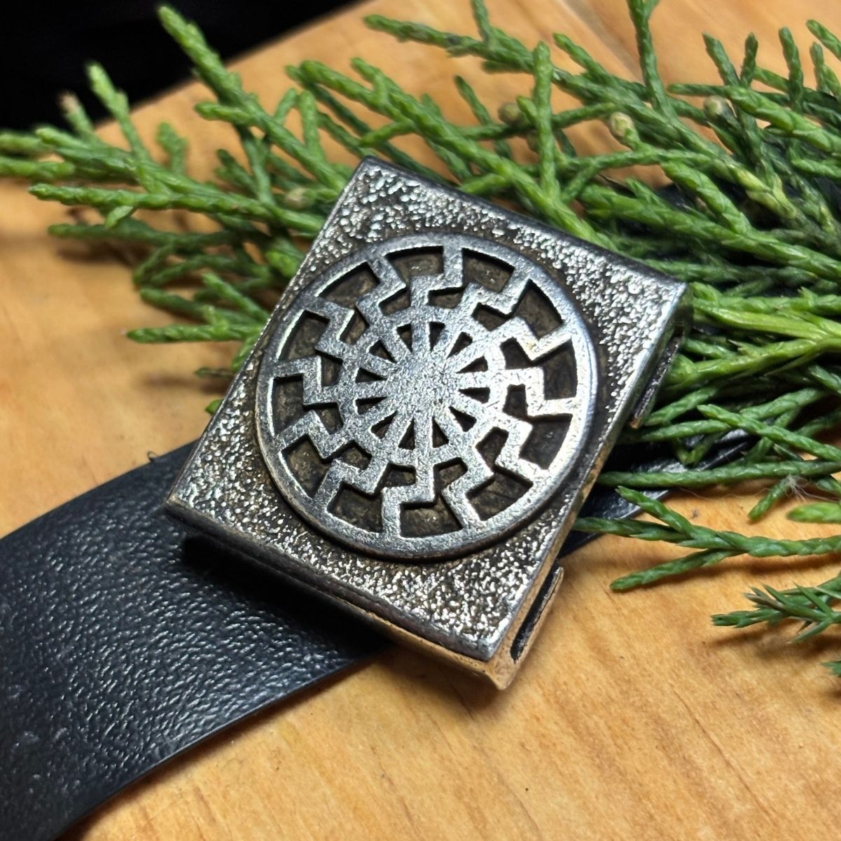 Молле кліпса Чорне Сонце