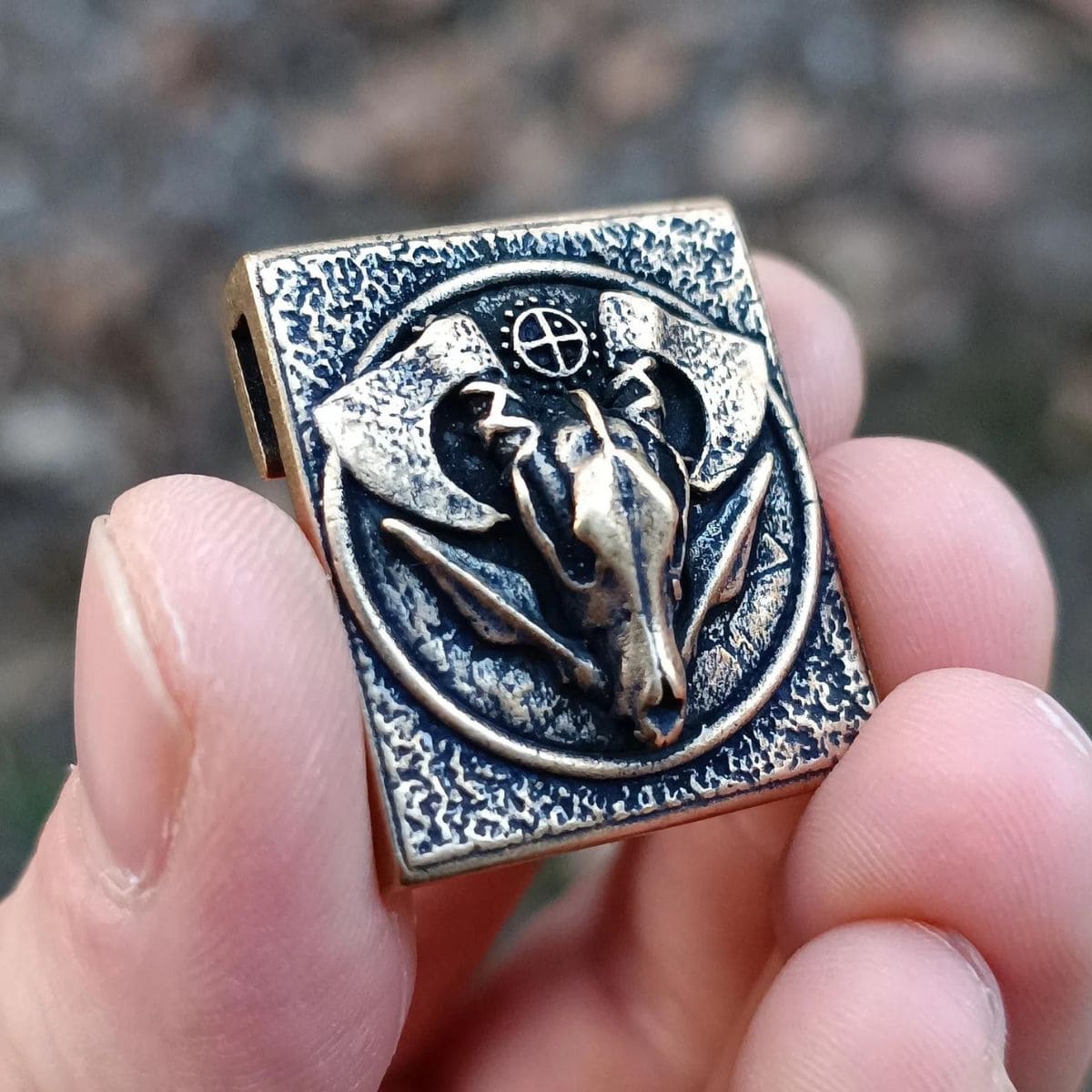 Молле кліпса з черепом вовка