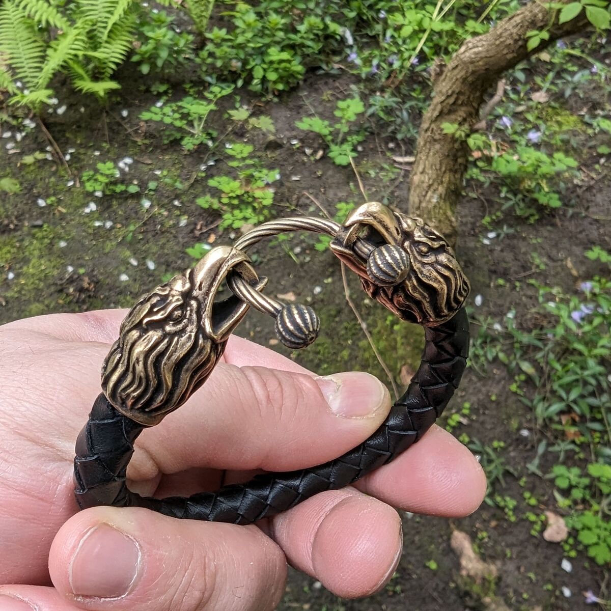 Шкіряний браслет з головами орлів