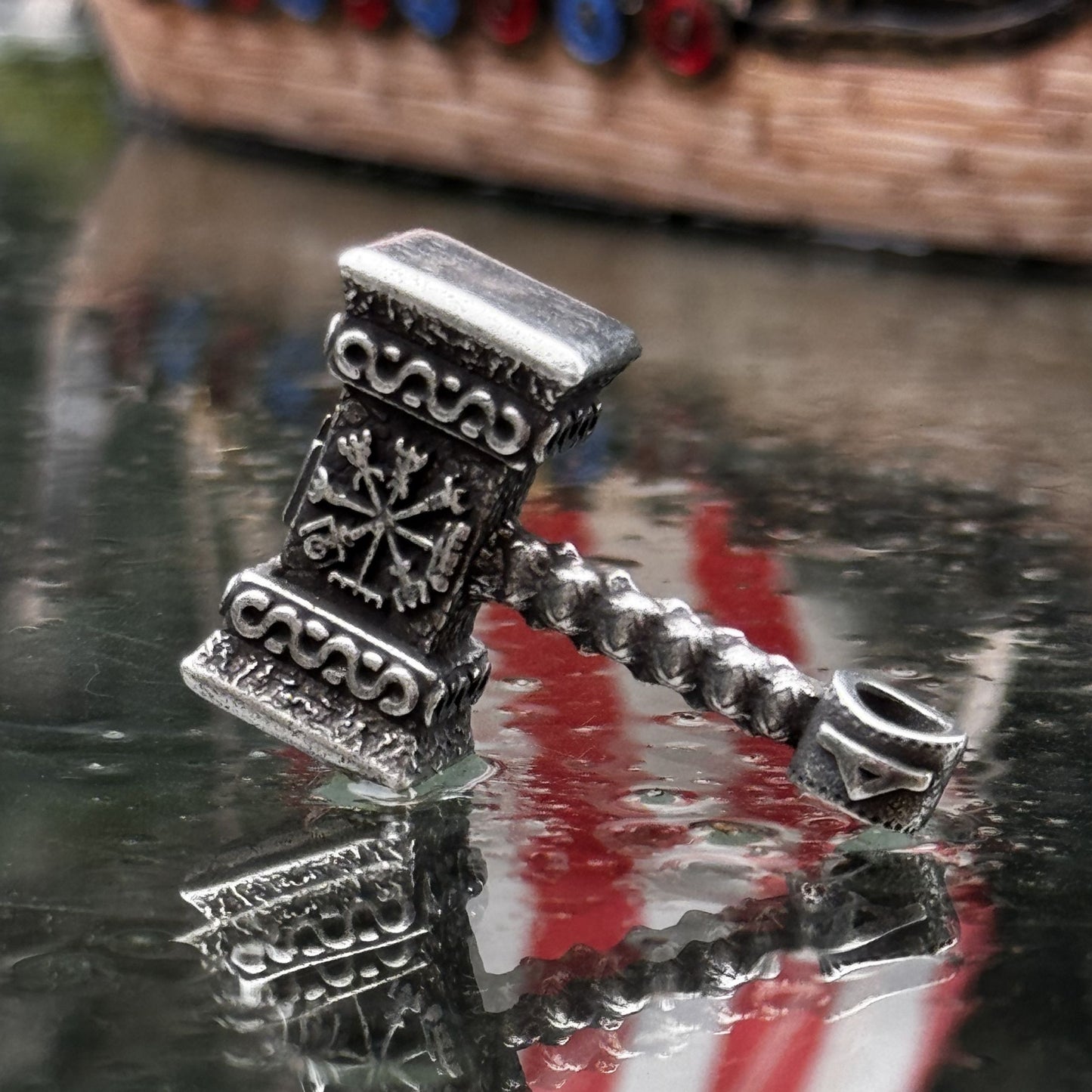 Підвіска Мйольнір з рунами
