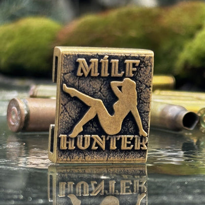 Молле кліпса MILF hunter