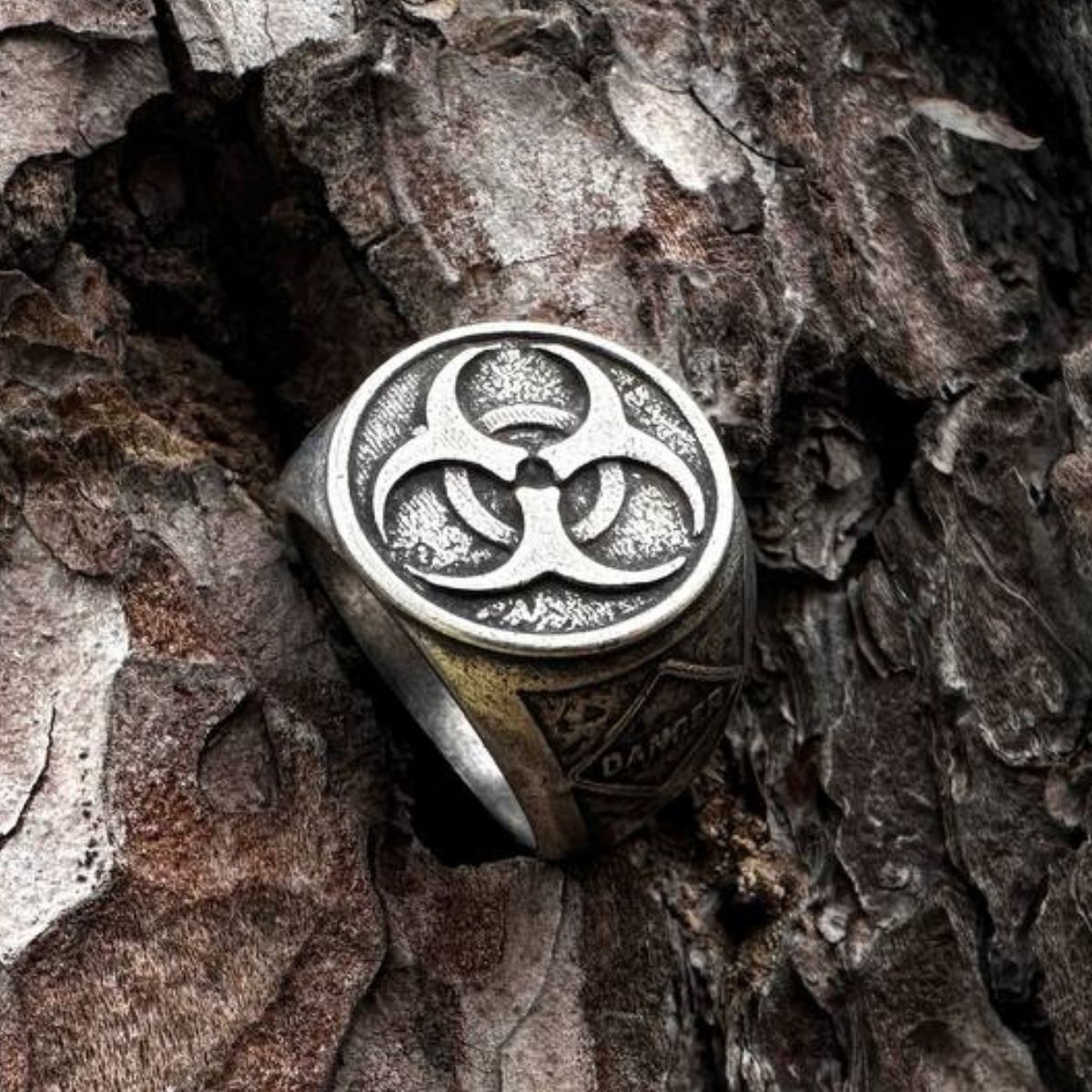 Перстень Biohazard