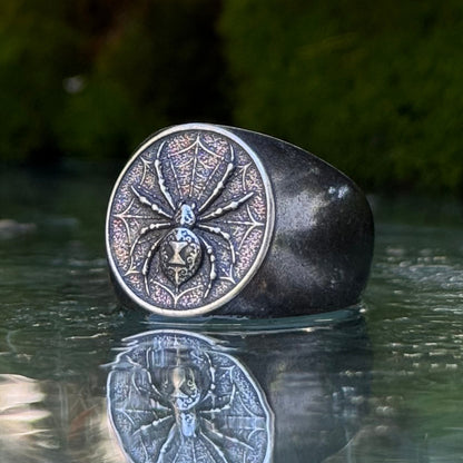 Жіночий перстень-печатка Чорна вдова