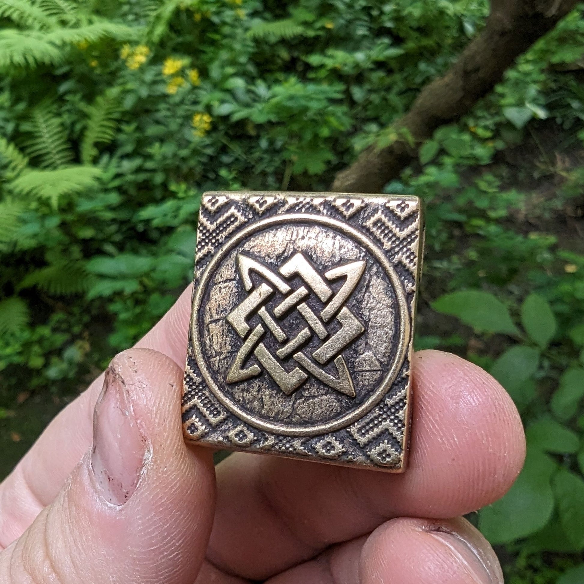 Молле кліпса з символом Сварога