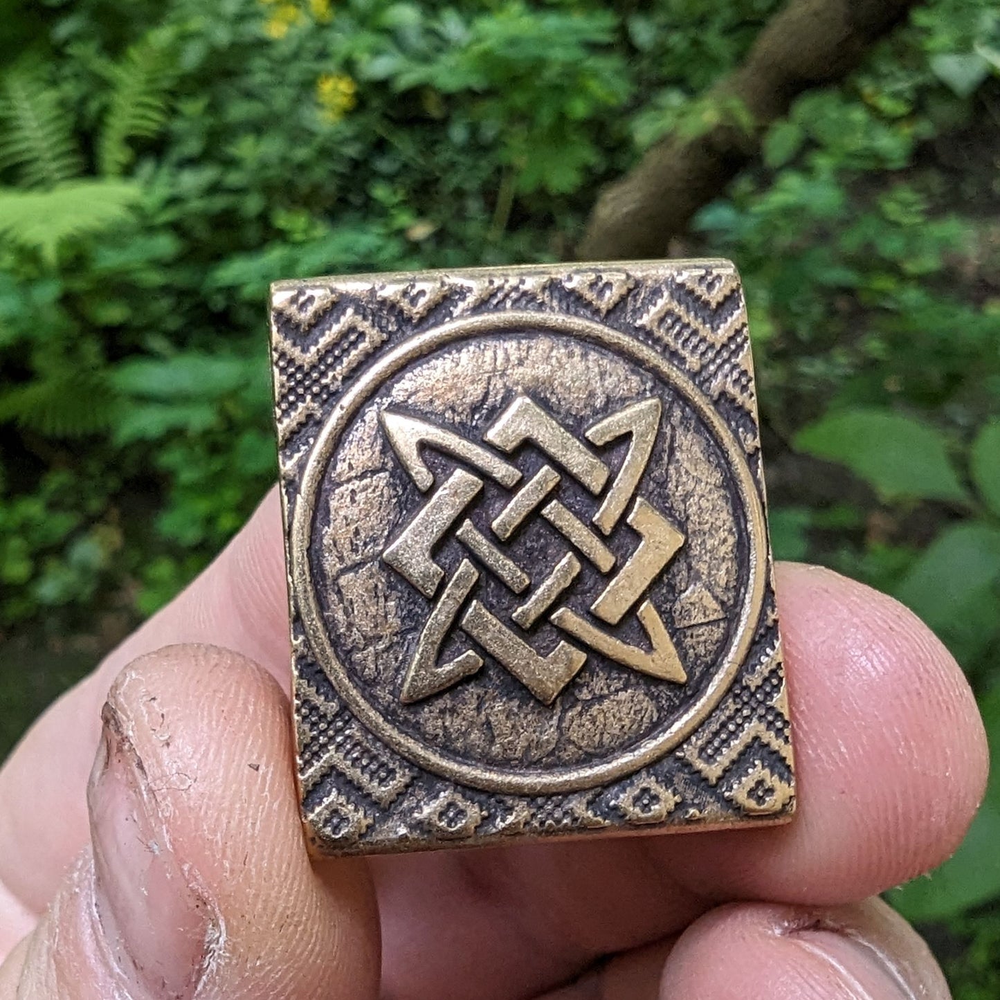 Молле кліпса з символом Сварога