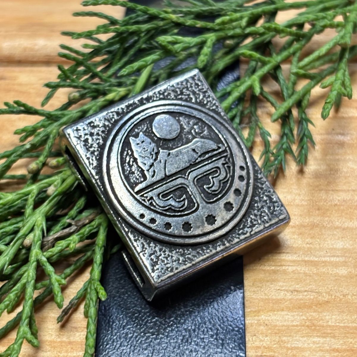 Молле кліпса з символом Ічкерії