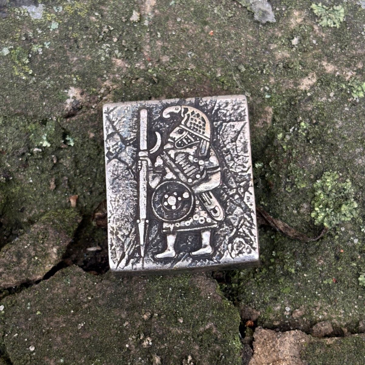 Молле кліпса з стародавнім вороном воїном