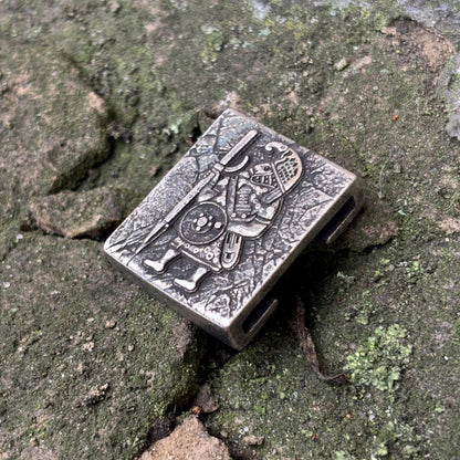 Молле кліпса з стародавнім вороном воїном