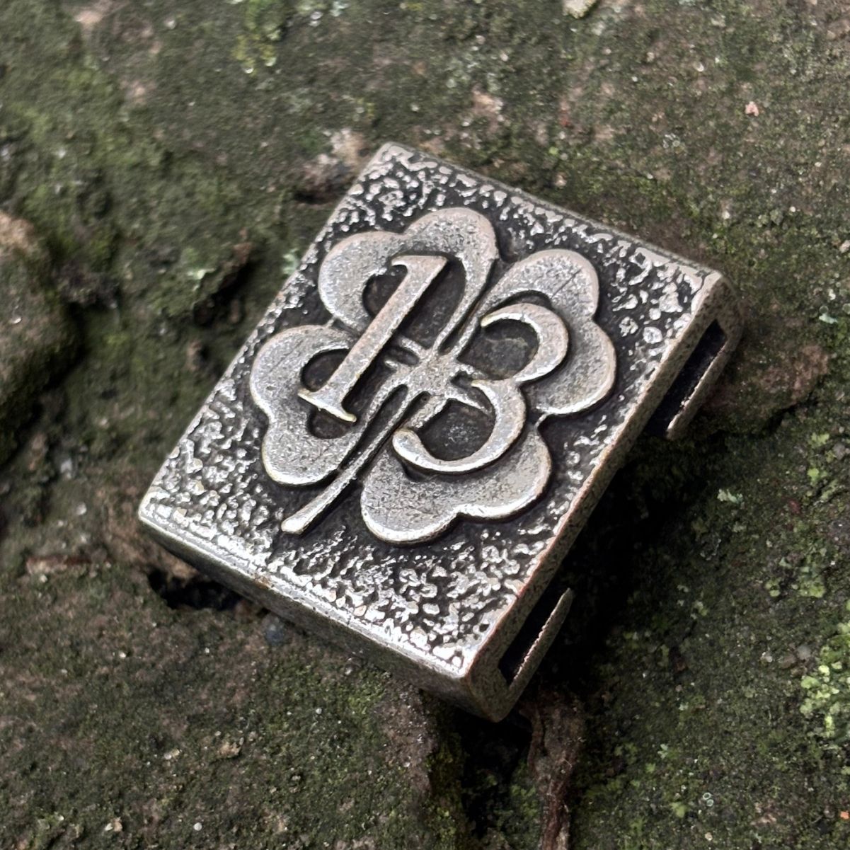 Бронзова молле кліпса Lucky 13