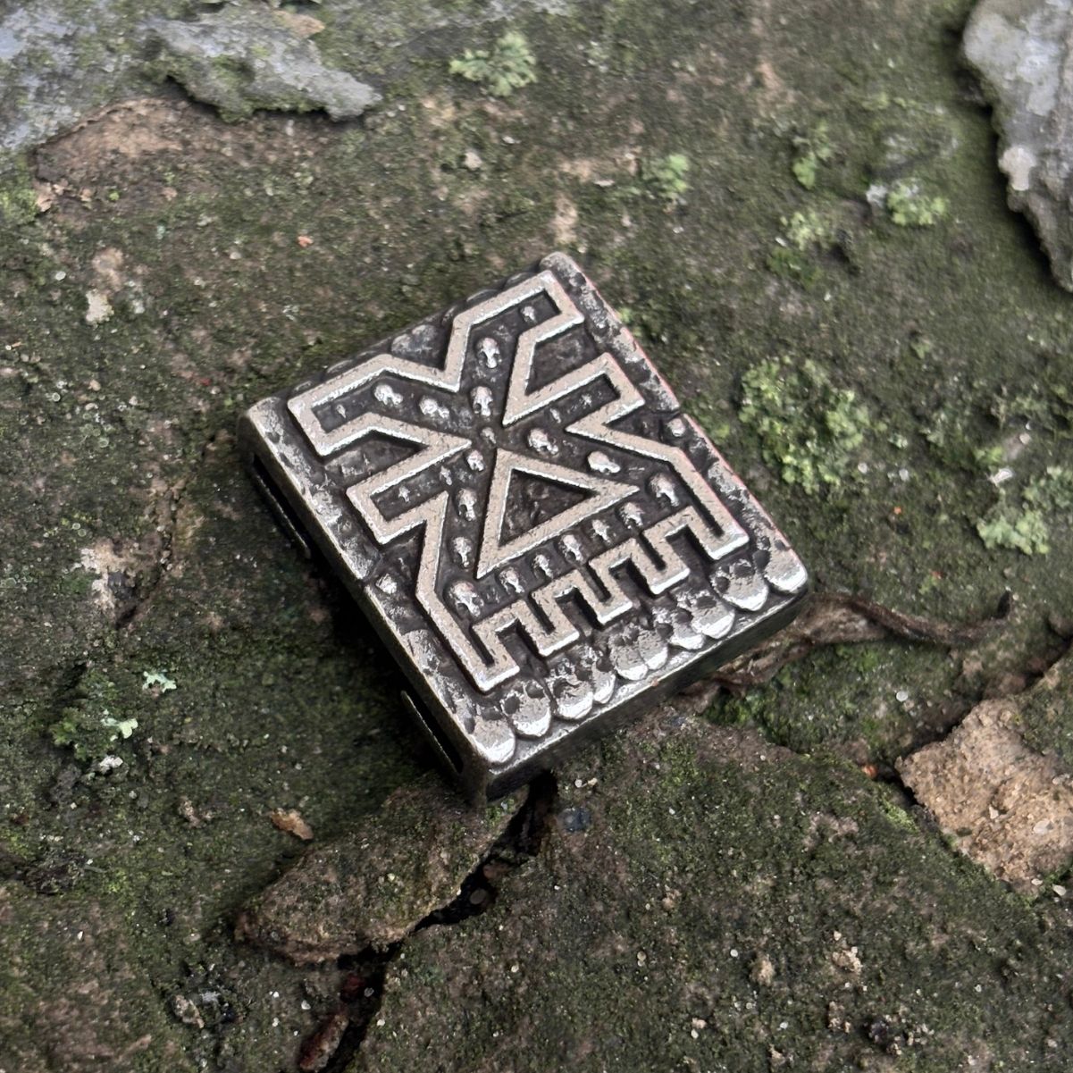 Мітка Кхорна молле кліпса