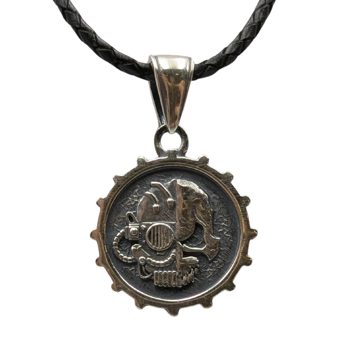 Кулон Адептус Механікус