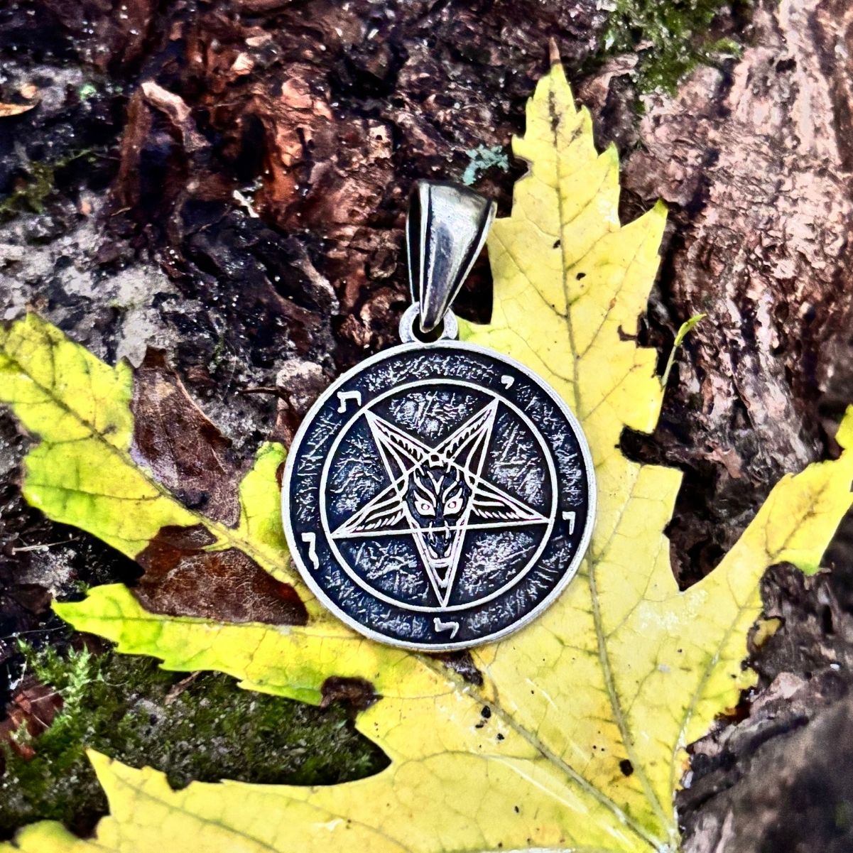 Кулон з сигілою Бафомета