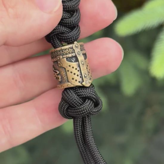 Темляк з намистиною шолом тамплієра та намистиною Fleur de Lys