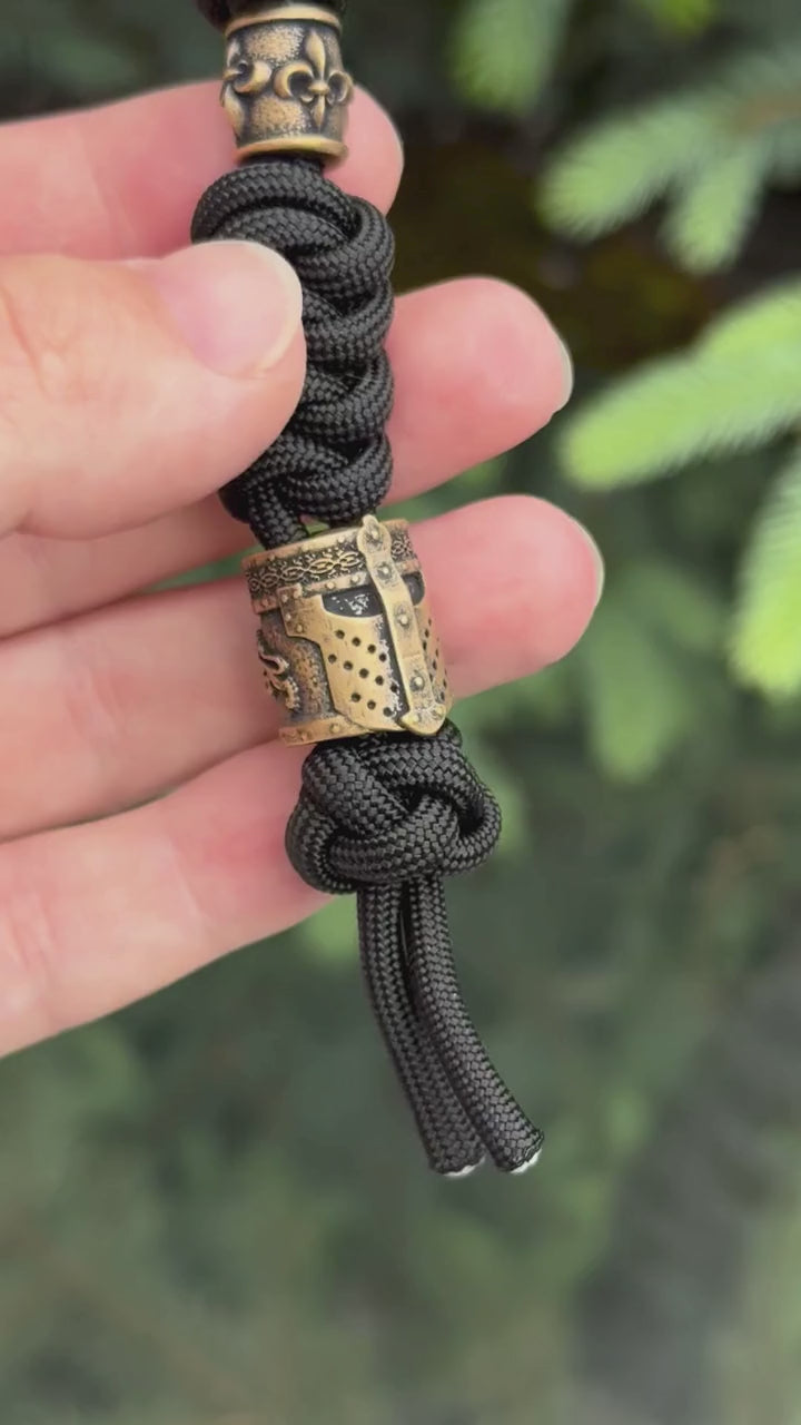 Темляк з намистиною шолом тамплієра та намистиною Fleur de Lys