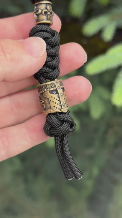 Темляк з намистиною шолом тамплієра та намистиною Fleur de Lys
