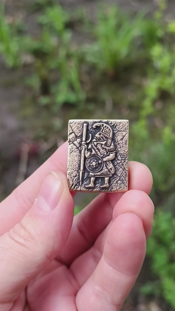 Молле кліпса з стародавнім вороном воїном