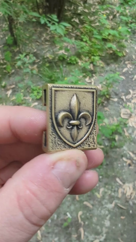 Fleur de Lys молле кліпса