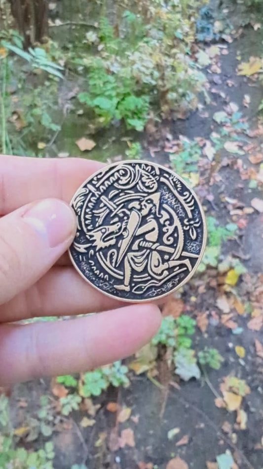 Бронзовий коїн Сігурд та Фафнір з Шоломом Жаху