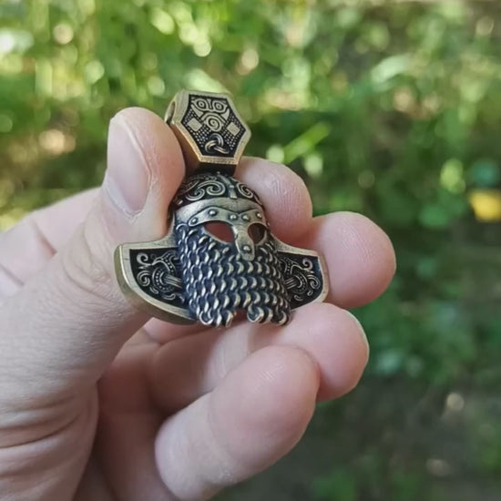 Кулон у вигляді шолому