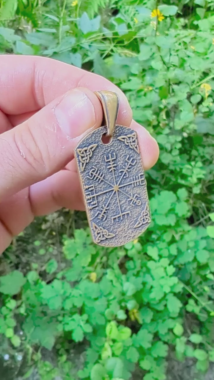 Кулон з символом Вегвізир та кельтським вузлом