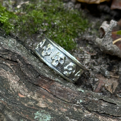 Каблучка з черепами