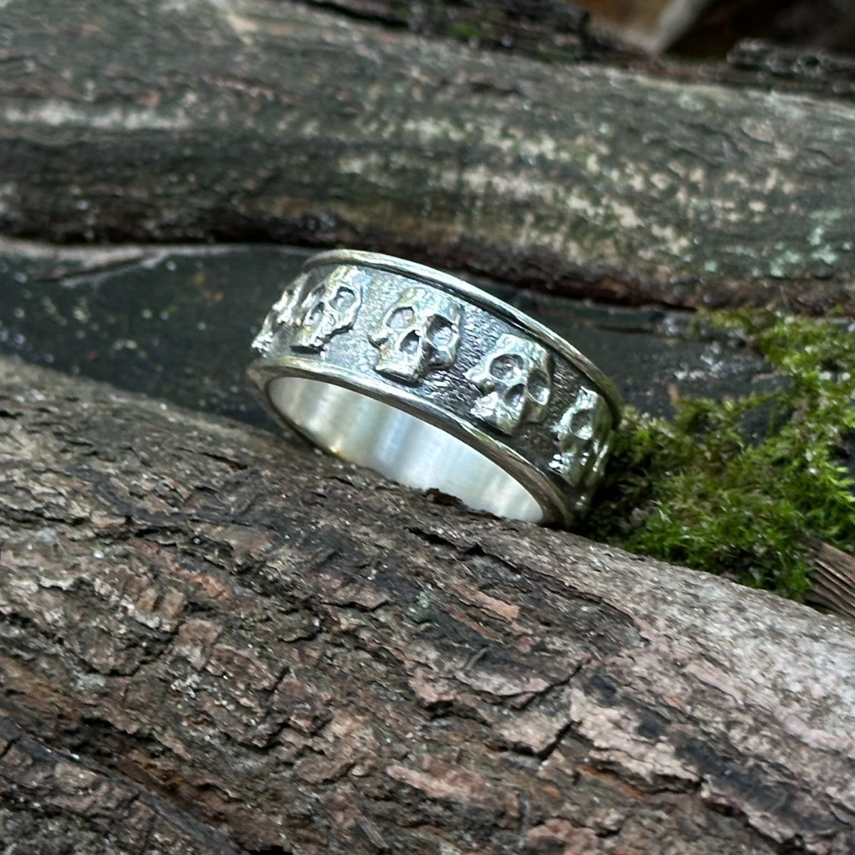 Каблучка з черепами