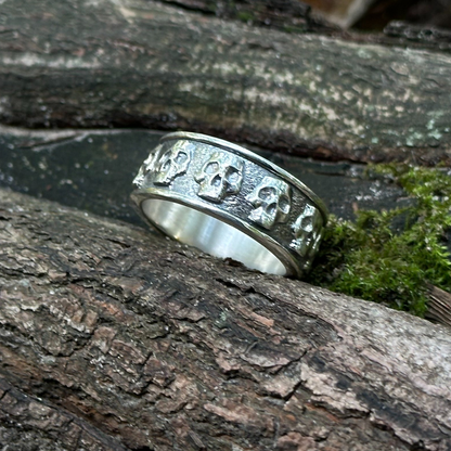 Каблучка з черепами