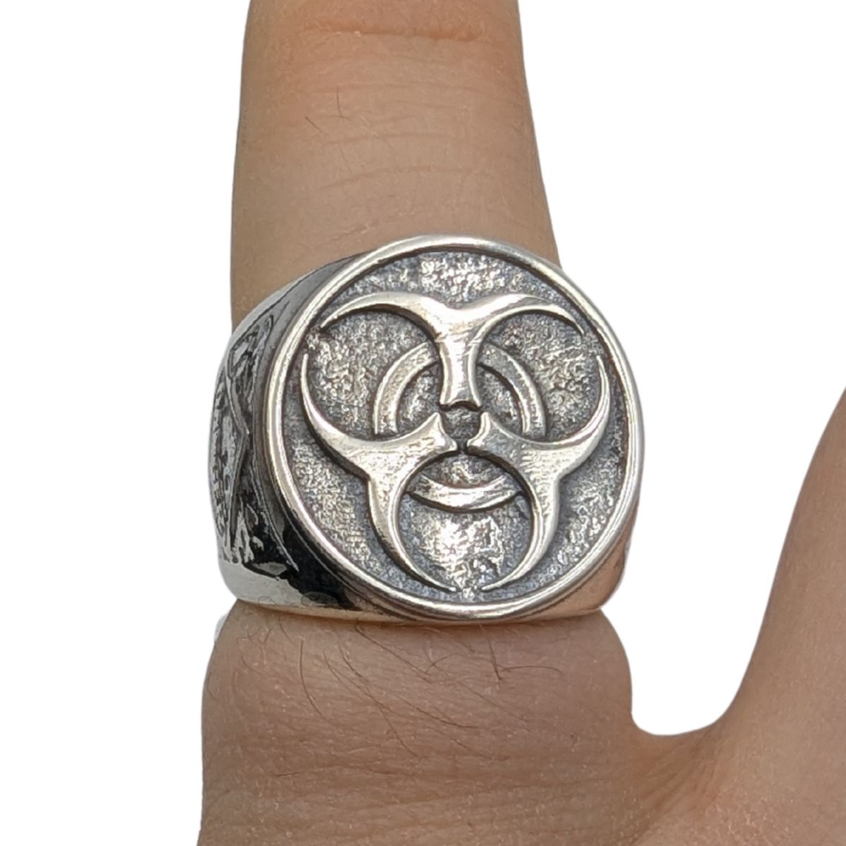 Перстень Biohazard