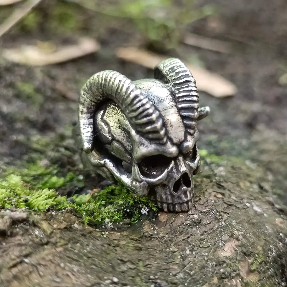 Бронзовий перстень з черепом демона   