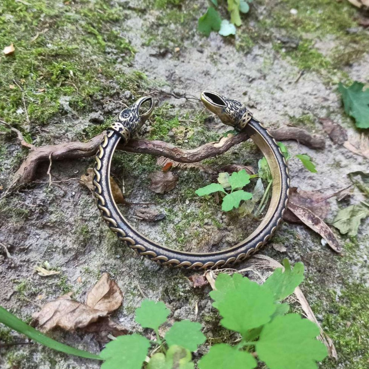 Бронзовий браслет вікінга з воронами   